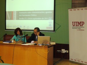 En la fotografía, la Directora de la jornada Encarna Montoya y el profesor, Francisco Mestre