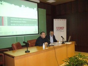 Los profesores Enrique Bueso y Rafael Pavón, durante su ponencia en el Seminario sobre Patrimonio Público